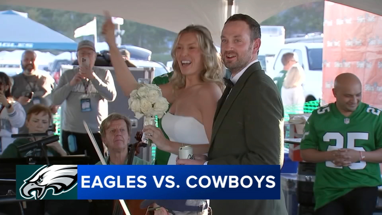 Chicago couple Lindsey Carl, Brandon Byrd get married at Philadelphia Eagles tailgate before MNF
       — Los Gatos Community news