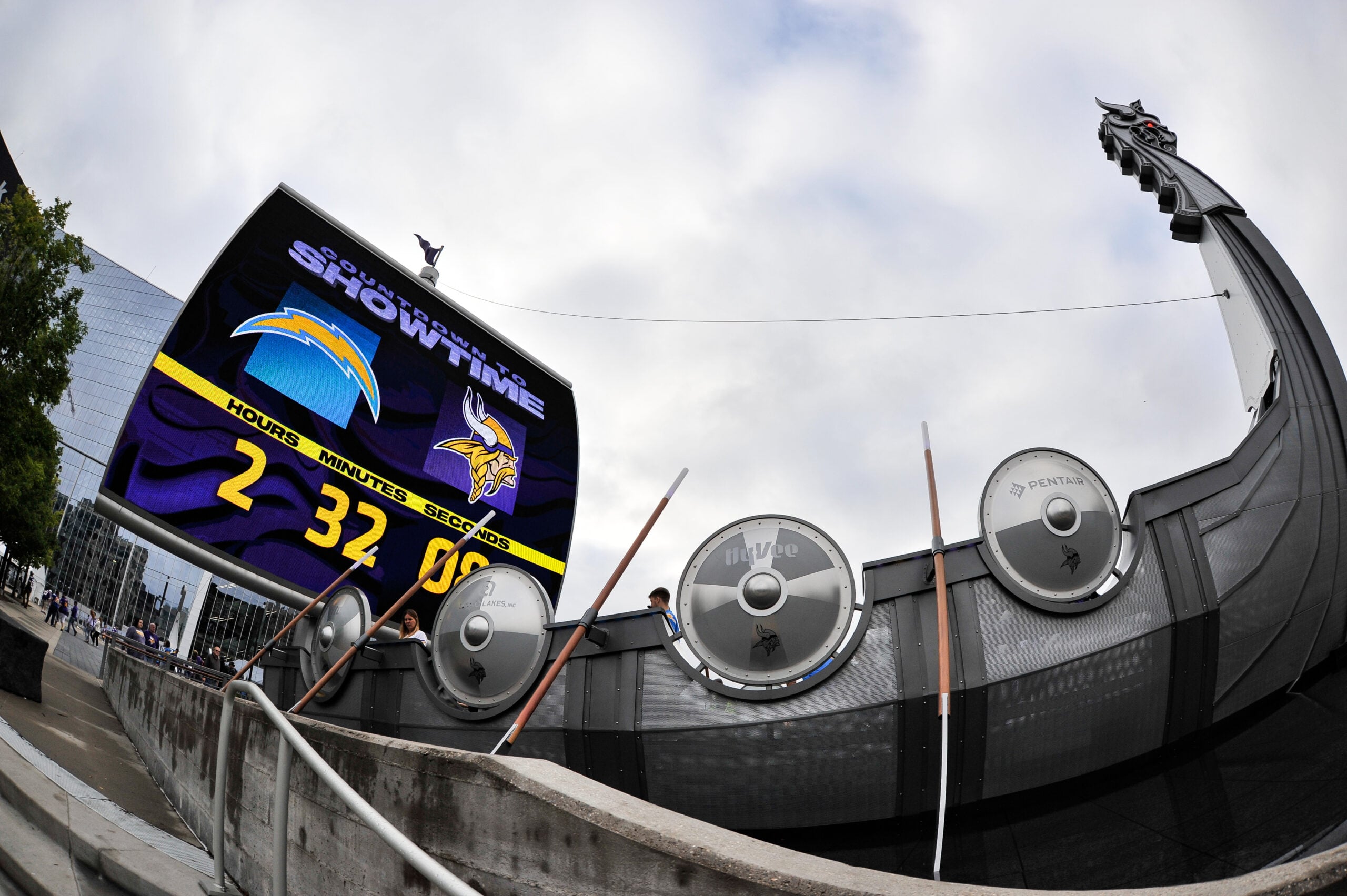 The Vikings’ Front Office Should at Least Make a Phone Call — Vikings Territory, Los Gatos Arts news