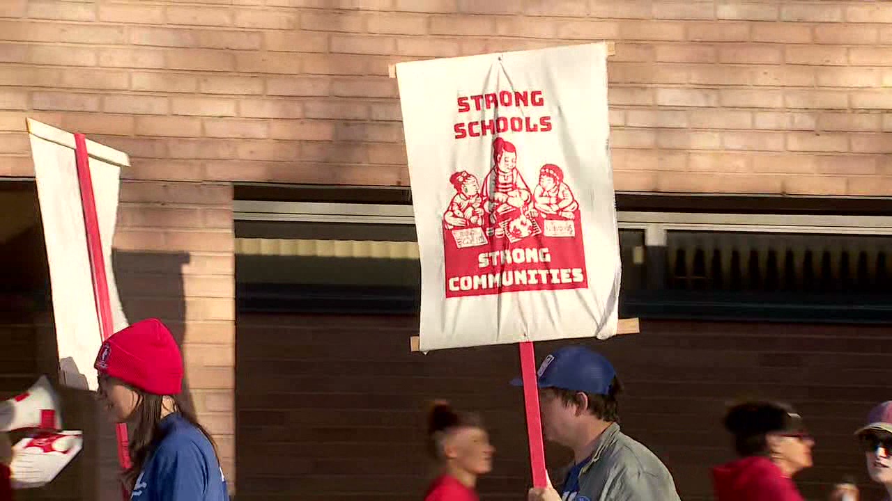 St. Paul Public Schools board delays vote on midyear teacher cuts — FOX 9