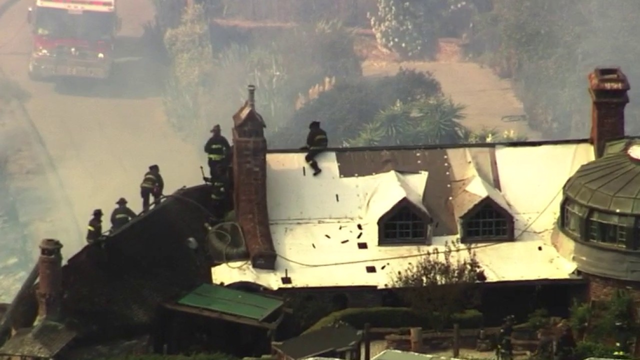 East Bay hills fire: Crews halt blaze near Oakland-Berkeley border — KTVU FOX 2 Bay Area