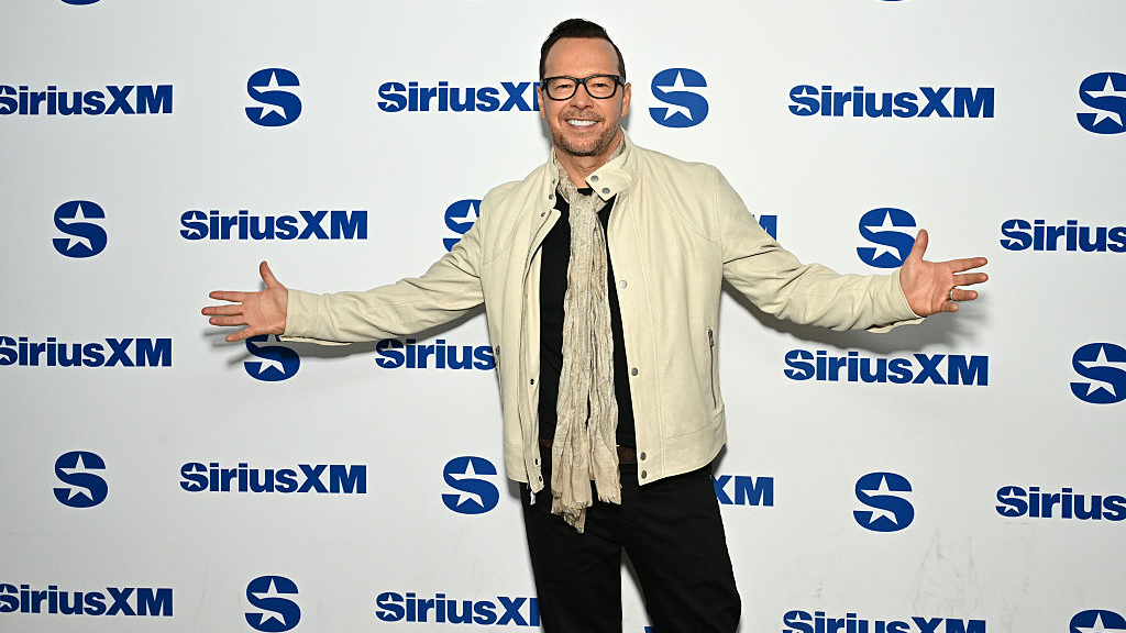 Donnie Wahlberg says he was aboard private jet that ran off Vegas runway: 'God covered us' — KTVU FOX 2 Bay Area, Los Gatos Community news