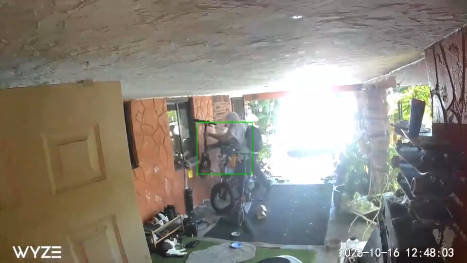 Investigators search for man caught on camera stealing an e-bike from a Fort Lauderdale home — WSVN 7 Broward, Los Gatos Community news